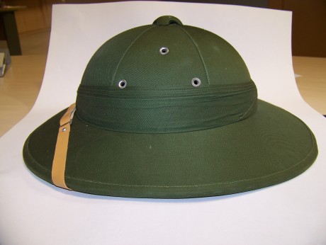 vendo 2 salacot  el hecho en francia se trago toda la guerra de argelia  el otro sin estrenar con un estado 31