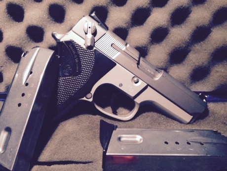 Hola
Un compañero me pide que ponga a la venta esta Pistola SMITH & WESSON, modelo 6906, calibre 9mm
Con 00