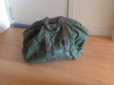 Hola a todos
Vendo dos bolsas de paracaídas en lona gruesa verde y sin ningún desperfecto de los años 10