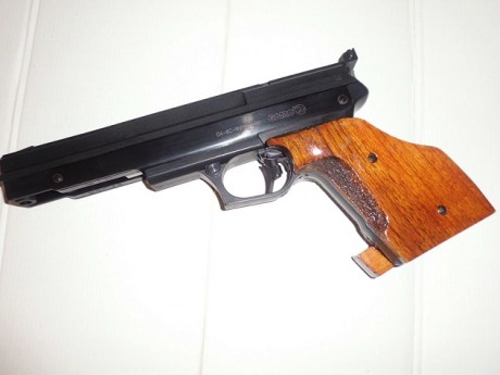 Hola vendo pistola gamo compact,esta en perfecto estado, tiene una precisión muy buena, precio 140€ envió 01