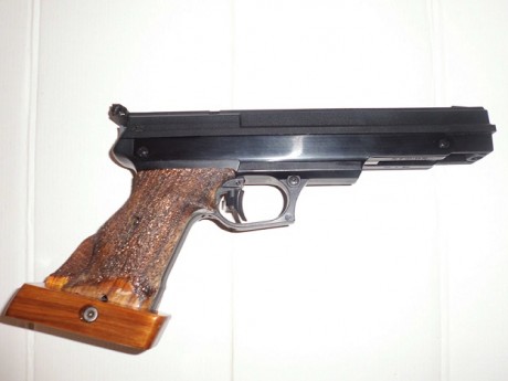 Hola vendo pistola gamo compact,esta en perfecto estado, tiene una precisión muy buena, precio 140€ envió 00