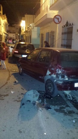 Esto ocurrió anoche de madrugada en la localidad de Puerto Serrano:

 http://www.diariodecadiz.es/article/provincia/1942580/cuatro/detenidos/por/agredir/policia/local/puerto/serrano.html 01