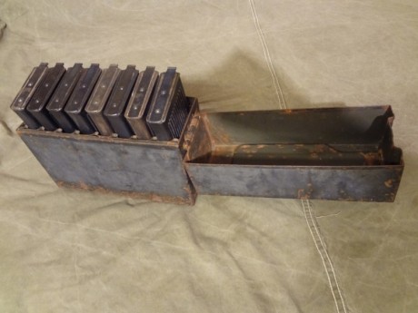 Buenas tardes:

Se vende caja de respeto de mg13 con sus ocho cargadores. estado de los cargadores muy 01