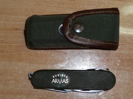    VENDIDA   

  Hola, 
Pues eso, que pongo en venta esta estupenda navaja de Aitor, modelo Al-ligator, 80