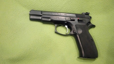 VENDO CZ 75 
Prácticamente nueva, como se puede apreciar en las fotos.
Alzas micrometricas en altura y 00