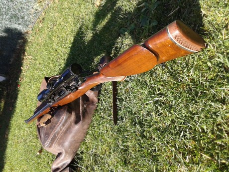    Buenas tardes, otro rifle de un buen amigo.

Mannlicher Schoenauer Stutzen Mod. MC  en calibre 30-06.

El 02