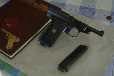 hola a todos vendo pistola le francais mod. armee, en perfecto estado, inutilizacion solo en recamara, 01