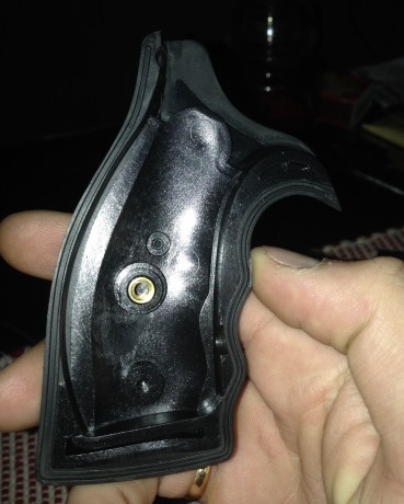 Hola,

Vendo cacha de serie para revolver S&W 686.
Está sin utilizar. La quité el mismo dia que compré 71