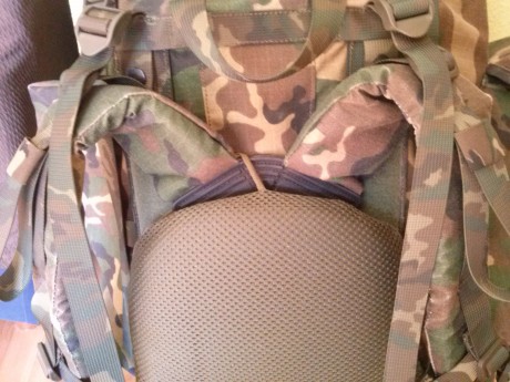 Vendo esta mochila del ejercito español, creo que es de 100 L, se encuentra practicamente nueva pues me 00