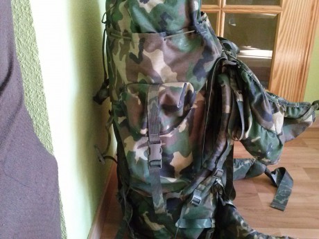 Vendo esta mochila del ejercito español, creo que es de 100 L, se encuentra practicamente nueva pues me 10