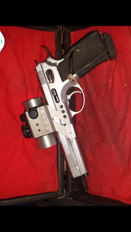 pistola open customizada por Ceferino Masip 
cañon roto ideal para coleccion o piezas de recambio esta 00