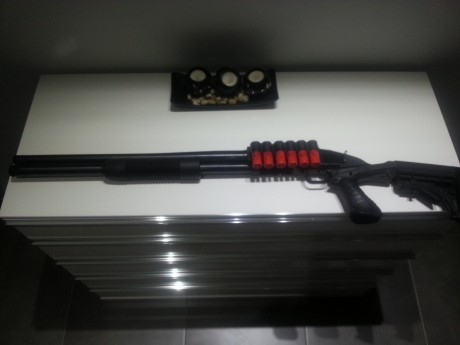 escopeta tactica corredera mossberg 500 7+1 en perfectísimo estado con culata retractil y carril weaber 00