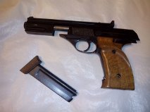 Un amigo me pidió que le pusiera a la Venta su ASTRA TS 22 del calibre 22 LR, cañón largo, con contrapeso, 00