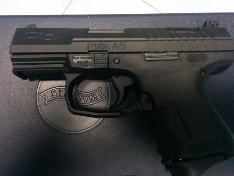 Vendo Pistola Walther P99 Compact del calibre 9 PB con 2 cargadores y maletín de transporte. Para guiar 01