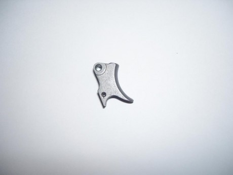Hola
vendo varios recambios de las pistola Star M-43 y de la M-243 , 


Tejas del cargador de M-43 monohilera 02