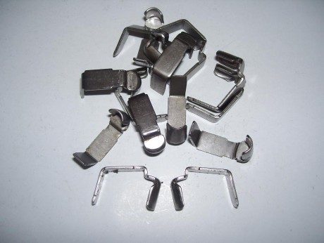 Hola
vendo varios recambios de las pistola Star M-43 y de la M-243 , 


Tejas del cargador de M-43 monohilera 10