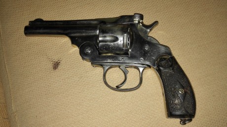  vista derecha.jpg Bueno, tengo bastante claro que es un top break, copia de un S&W. No tiene marcas 02