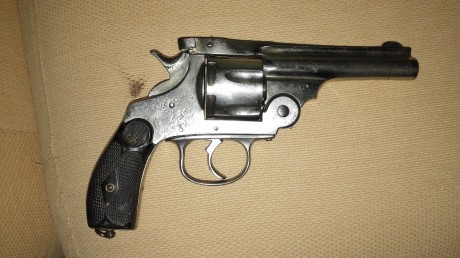  vista derecha.jpg Bueno, tengo bastante claro que es un top break, copia de un S&W. No tiene marcas 00