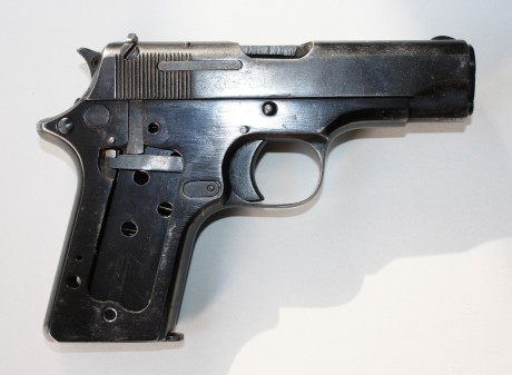 Hola.
Poseo una pistola inutilizada  STAR  D, calibre 9 mm Corto, del primer tipo de los cinco que creo 30