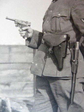 Hace unos días encontré por casualidad en una web extranjera un arma a la venta que hacía muchos años 42