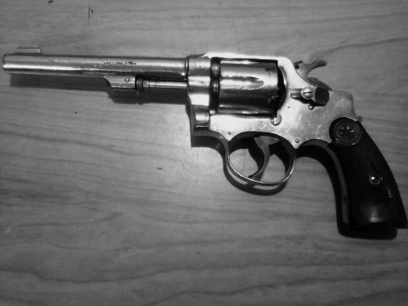 Hace unos días encontré por casualidad en una web extranjera un arma a la venta que hacía muchos años 90