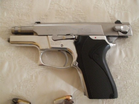 Hola, vendo mi S&W 6906 9mmpb, pulida al espejo, en estado impecable, ACOMPAÑO CON SU FUNDA de cuero 02