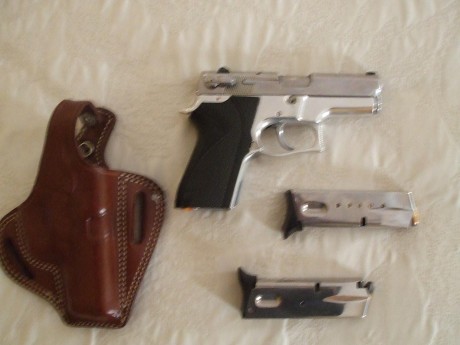 Hola, vendo mi S&W 6906 9mmpb, pulida al espejo, en estado impecable, ACOMPAÑO CON SU FUNDA de cuero 01