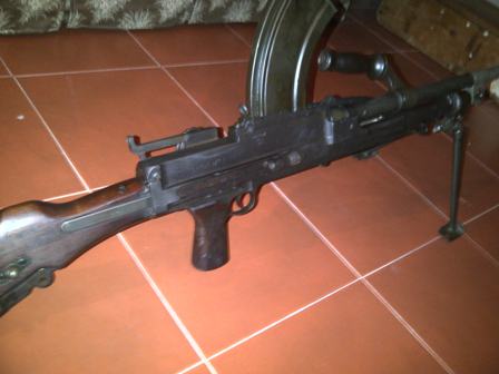 Vendo amteralladora BREN fabricada en 1943. está impecable, parece de arsenal. Inutilización corte cierre 01