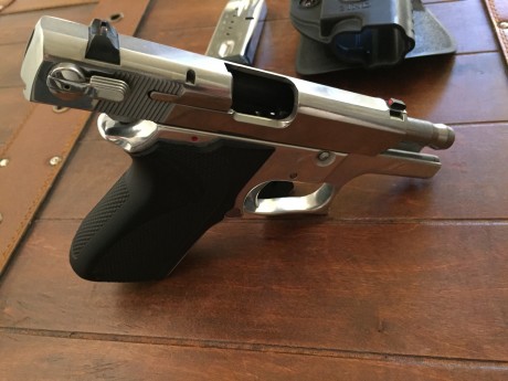 Hola, vendo mi S&W 6906 9mmpb, pulida al espejo, en estado impecable, ACOMPAÑO CON SU FUNDA de cuero 32