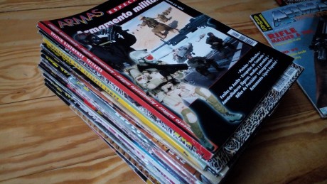 Vendo Revistas Armas y Armas y municiones,
están en perfecto estado.  Son aproximadamente el triple o 01