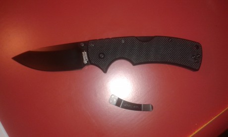 Navaja COLD STEEL modelo AMERICAN LAWMAN.

TOTALMENTE NUEVA, sin uso, ha estado en el cajón. Clip de pinza 01