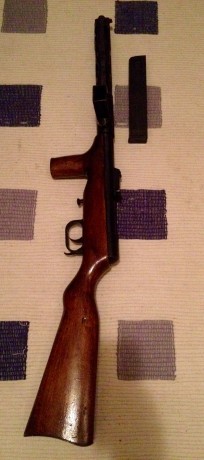 Vendo fusil ametrallador modelo Coruña, con único marcaje 9L y número de serie en el brocal del cargador, 01