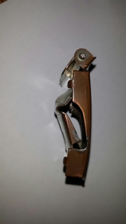 https://www.armas.es/noticias/32197-puede-un-zippo-puede-salvarte-de-un-disparo-de-un-22lr.html