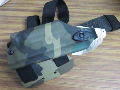 A estrenar, funda Safariland Camo pernera para Glock 17.
60 euros mas 7 portes península. 01