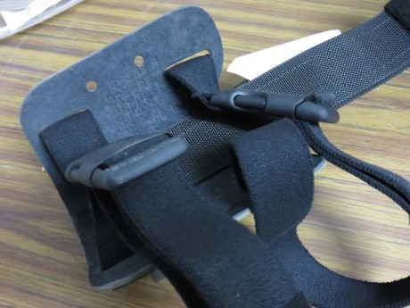 A estrenar, funda Safariland Camo pernera para Glock 17.
60 euros mas 7 portes península. 00