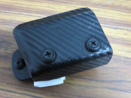 Portacargador simple y doble Safariland, 15 euros unidad. 25 los dos.
Funda de pernera portagranada/cargador 01