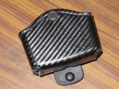 Portacargador simple y doble Safariland, 15 euros unidad. 25 los dos.
Funda de pernera portagranada/cargador 00