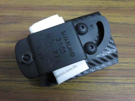 Portacargador simple y doble Safariland, 15 euros unidad. 25 los dos.
Funda de pernera portagranada/cargador 21