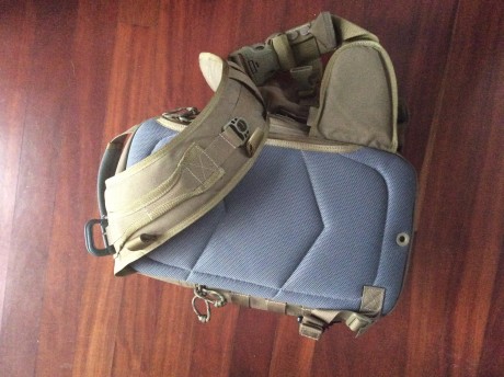 Buenas a todos

vendo una bandolera táctica de la casa Vanquest color Tan
 la competencia directa de Maxpedition. 01