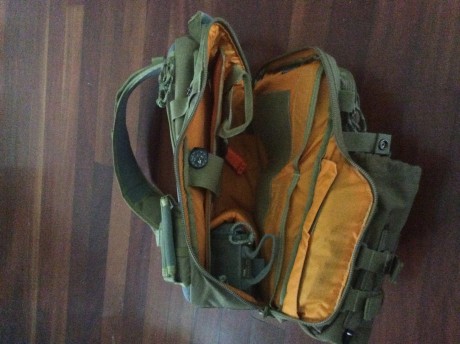 Buenas a todos

vendo una bandolera táctica de la casa Vanquest color Tan
 la competencia directa de Maxpedition. 00