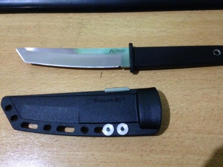 Saludos, tengo las siguientes navajas y cuchillos para vender o cambiar ( busco arco de diestro recurvo, 10