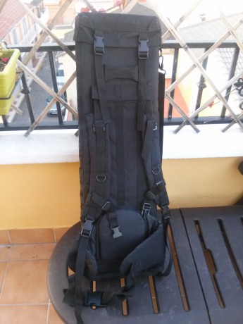 Hola a todos, vendo esta bolsa para transportar un arma larga. Lleva sistema molle para poder acoplar 01