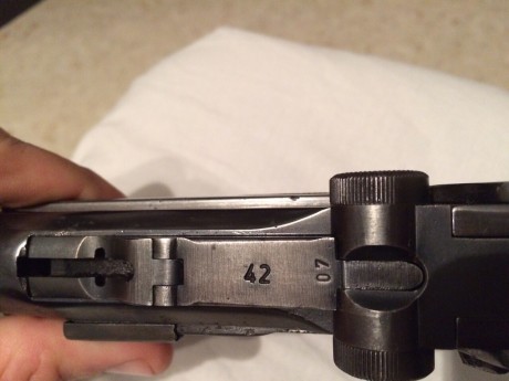 Pongo a la venta esta luger, es original el cargador y el cierre, el cañón y el resto pertenece a la postguerra. 00