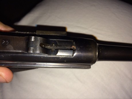 Pongo a la venta esta luger, es original el cargador y el cierre, el cañón y el resto pertenece a la postguerra. 10