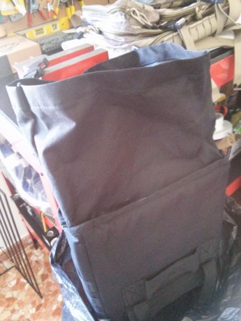 Hola a todos, vendo esta bolsa para transportar un arma larga. Lleva sistema molle para poder acoplar 30