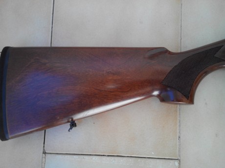 Vendo escopeta repetidora Benelli Premium Superligera, cañón de 66cm. , cinco poli-choques interiores, 02