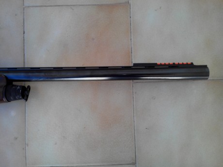 Vendo escopeta repetidora Benelli Premium Superligera, cañón de 66cm. , cinco poli-choques interiores, 00