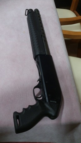 Hola.

Un compañero me pide que le anuncie esta escopeta, es una Fabarm, cal.12 / carga 4+1. Su carga 01