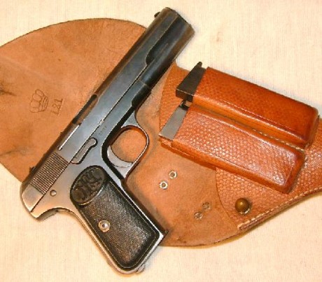 Esta funda de P38 que esta en muy buen estado no puedo identificarla exactamente y como aquí hay verdaderos 41