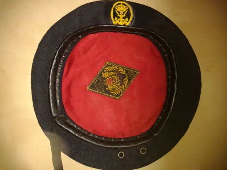 hola amigos pongo a la venta algunas boinas militares españolas  repetidas de mi coleccion 11